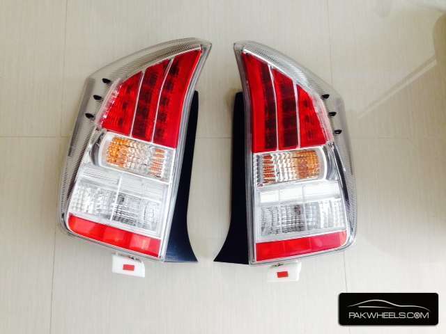 Prius back light pair  Image-1