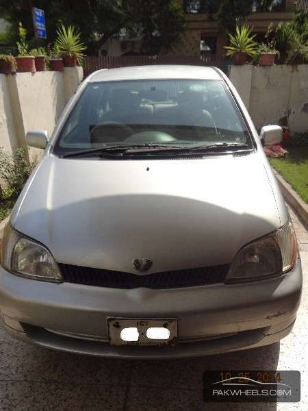 Toyota Platz 2001 for Sale in Islamabad Image-1