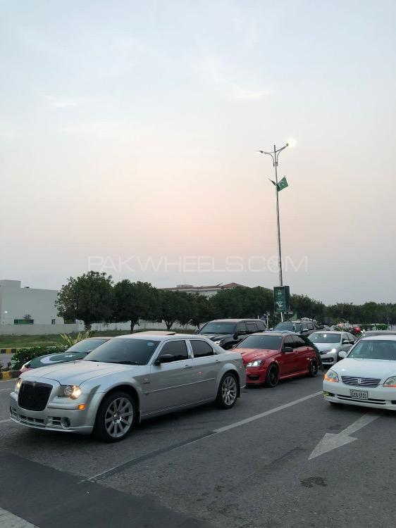 کرائسلر 300 سی - 2007  کرائسلر 300 سی - 2007  Image-2