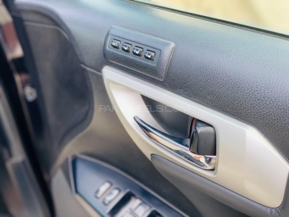 Lexus CT200h 2011 for Sale in Rahim Yar Khan Lexus CT200h 2011 for Sale in Rahim Yar Khan Image-9