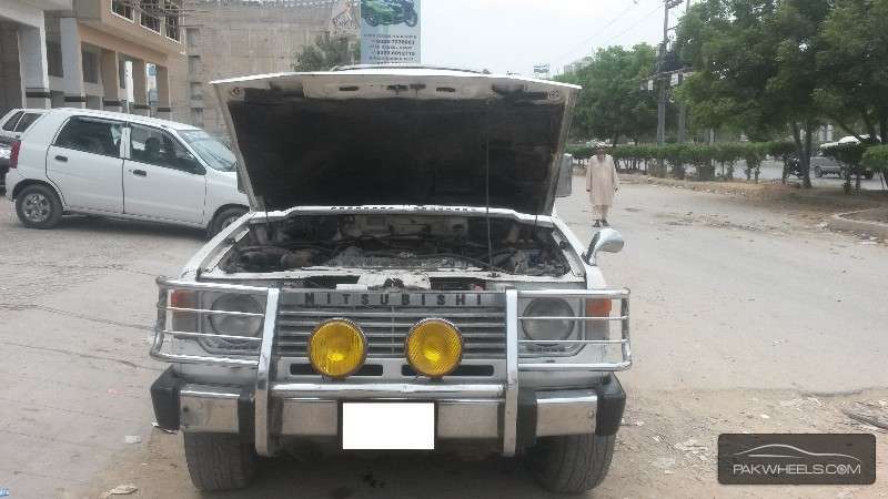 Mitsubishi Pajero 1990 for Sale in Karachi Image-1