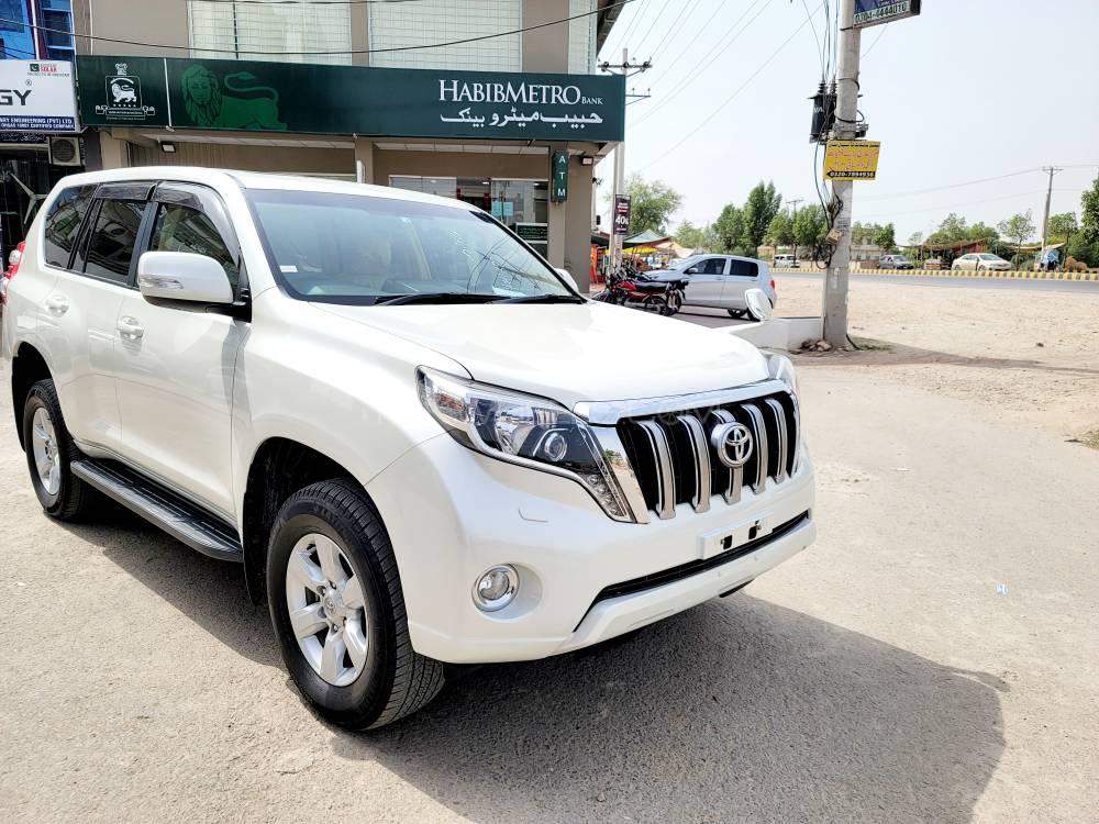 Toyota Prado 2016 for Sale in Multan Image-1