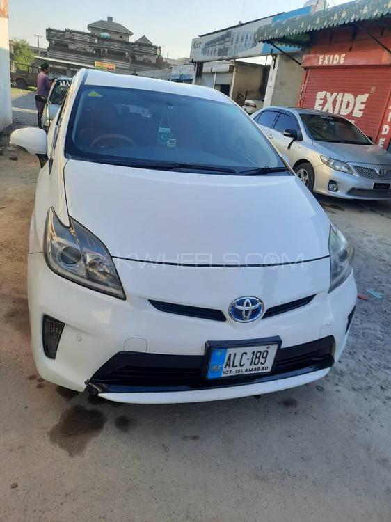 Toyota Prius 2013 for Sale in Nowshera cantt Image-1