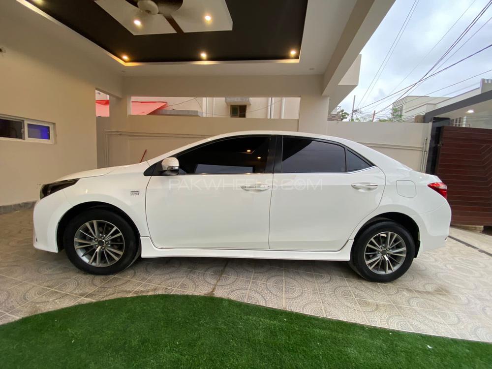 Toyota Corolla 2015 for Sale in Karachi Image-1