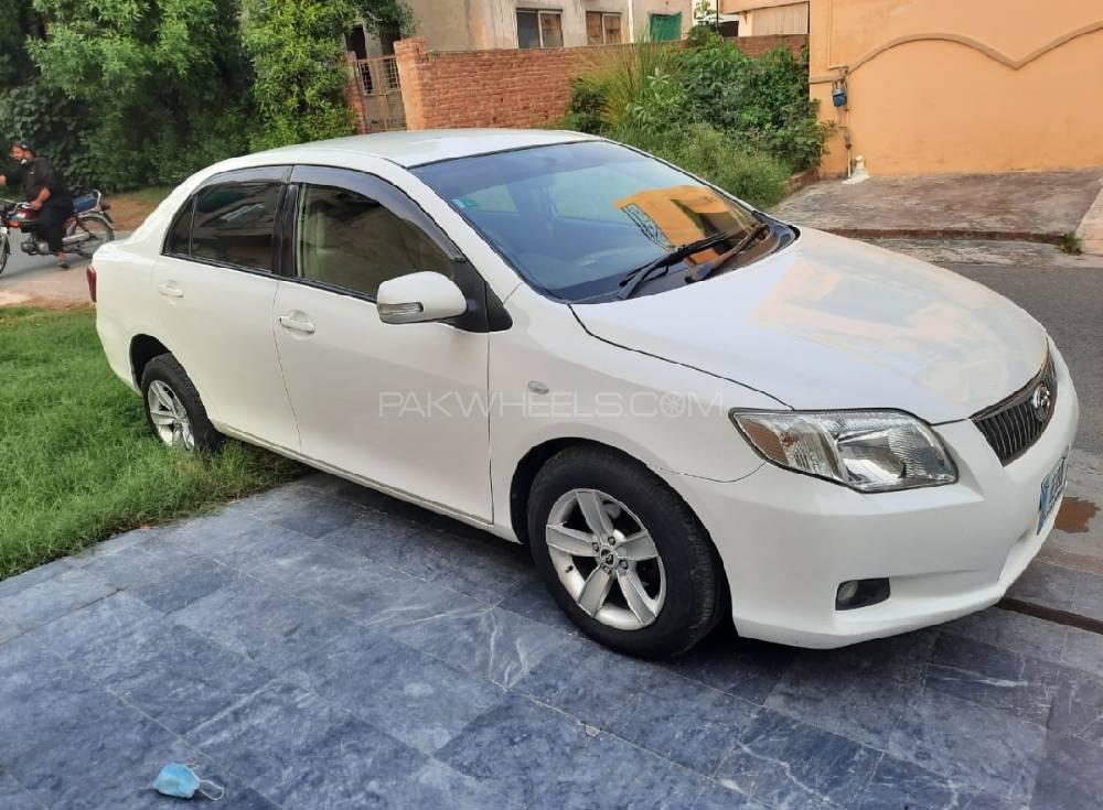 Toyota Corolla Axio 2011 for Sale in Lahore Image-1