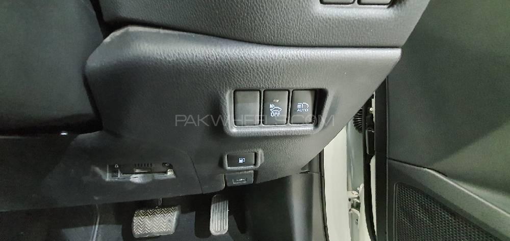 Toyota C-HR 2018 for Sale in Rawalpindi Toyota C-HR 2018 for Sale in Rawalpindi Image-14