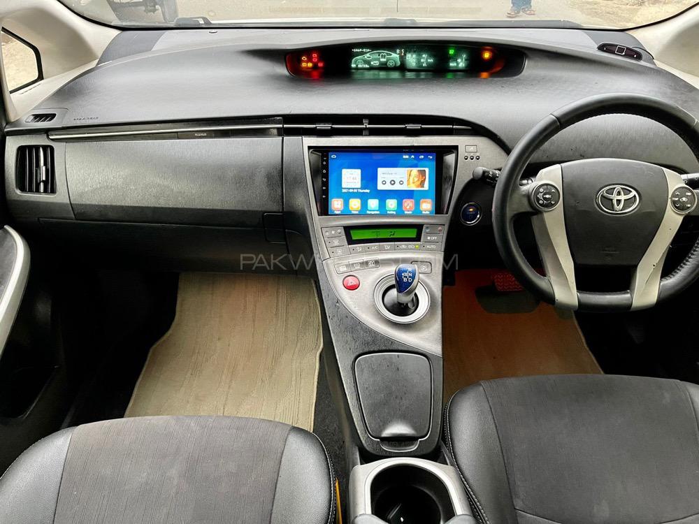 Toyota Prius 2013 for Sale in Karachi Toyota Prius 2013 for Sale in Karachi Image-12