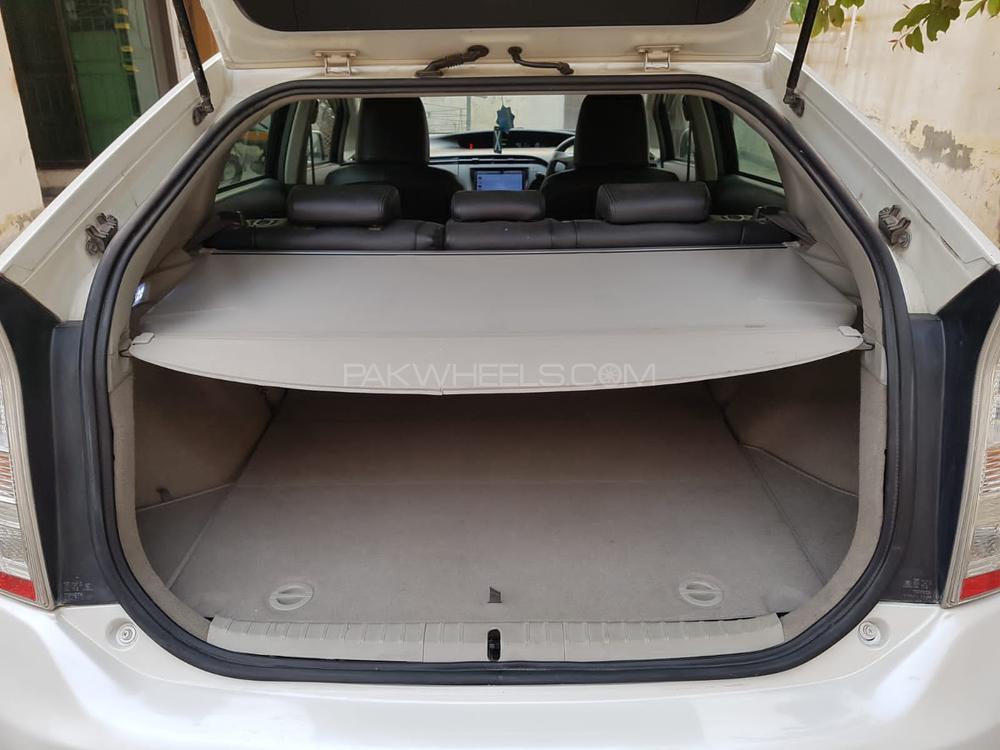 Toyota Prius 2011 for Sale in Lahore Toyota Prius 2011 for Sale in Lahore Image-8