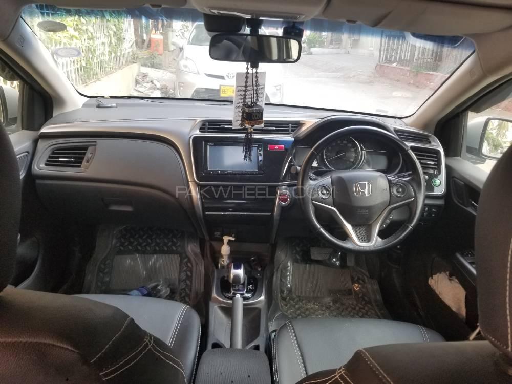 Honda Grace Hybrid 2016 for Sale in Karachi Honda Grace Hybrid 2016 for Sale in Karachi Image-3