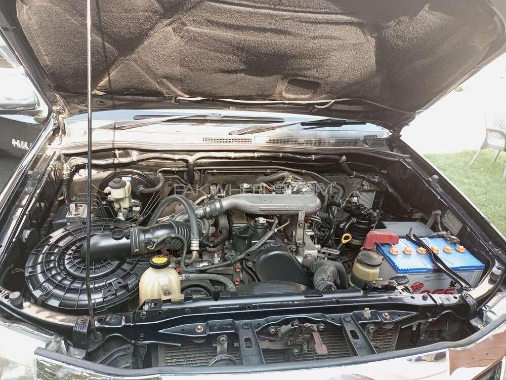 Toyota Hilux 2012 for Sale in Karachi Toyota Hilux 2012 for Sale in Karachi Image-8