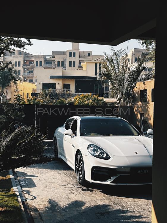 Porsche Panamera - 2014  Image-1