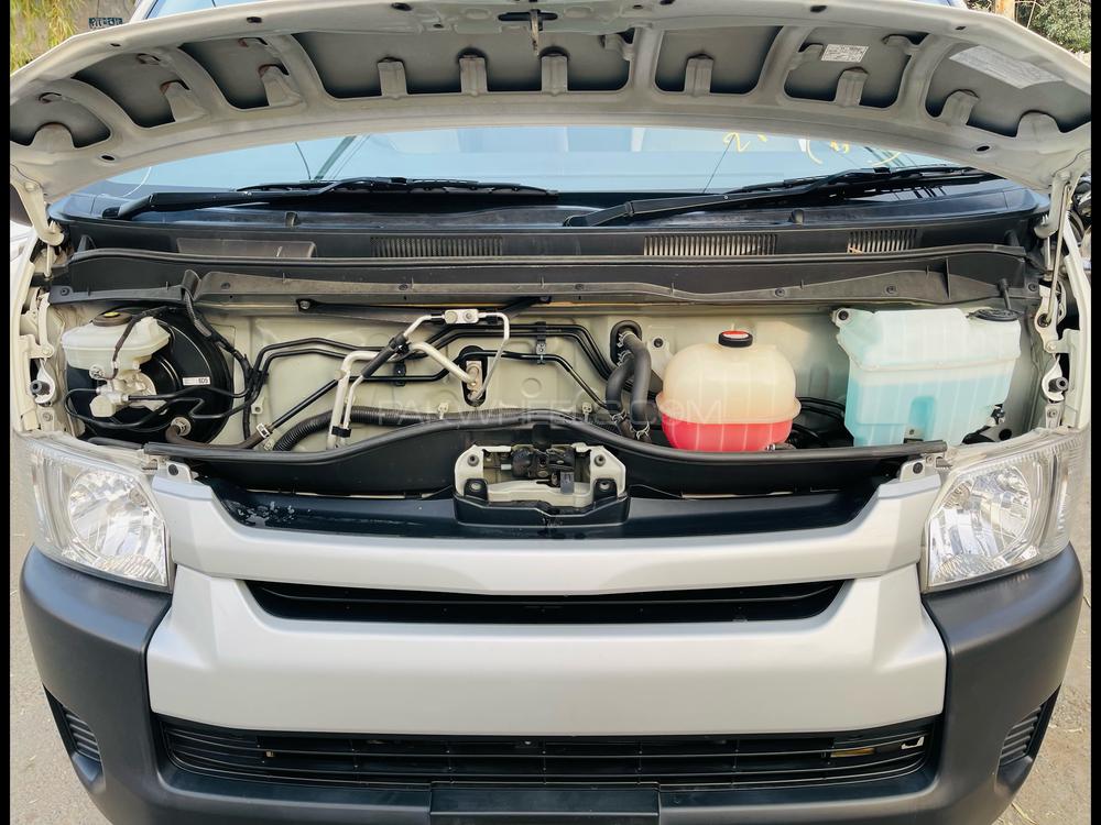 Toyota Hiace 2016 for Sale in Karachi Toyota Hiace 2016 for Sale in Karachi Image-12