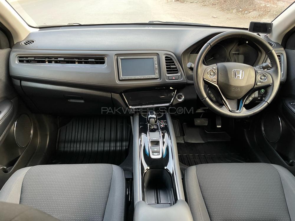 Honda Vezel 2018 for Sale in Faisalabad Honda Vezel 2018 for Sale in Faisalabad Image-8
