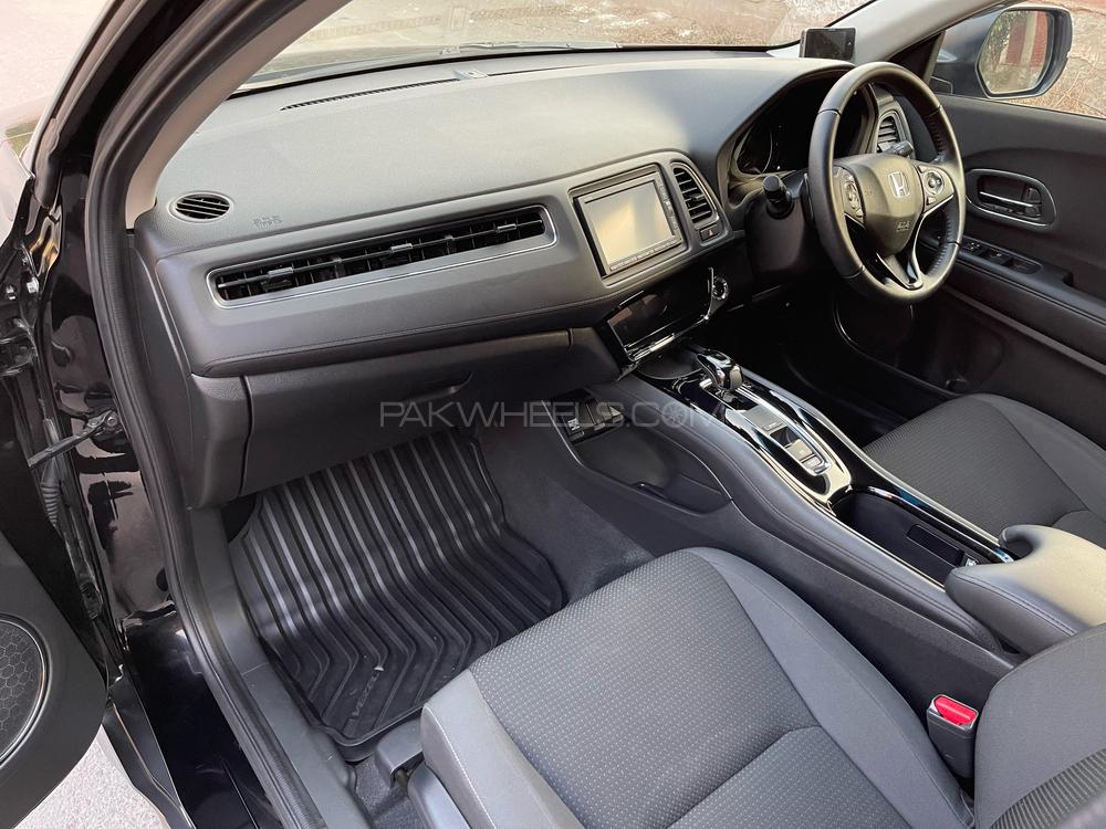 Honda Vezel 2018 for Sale in Faisalabad Honda Vezel 2018 for Sale in Faisalabad Image-9