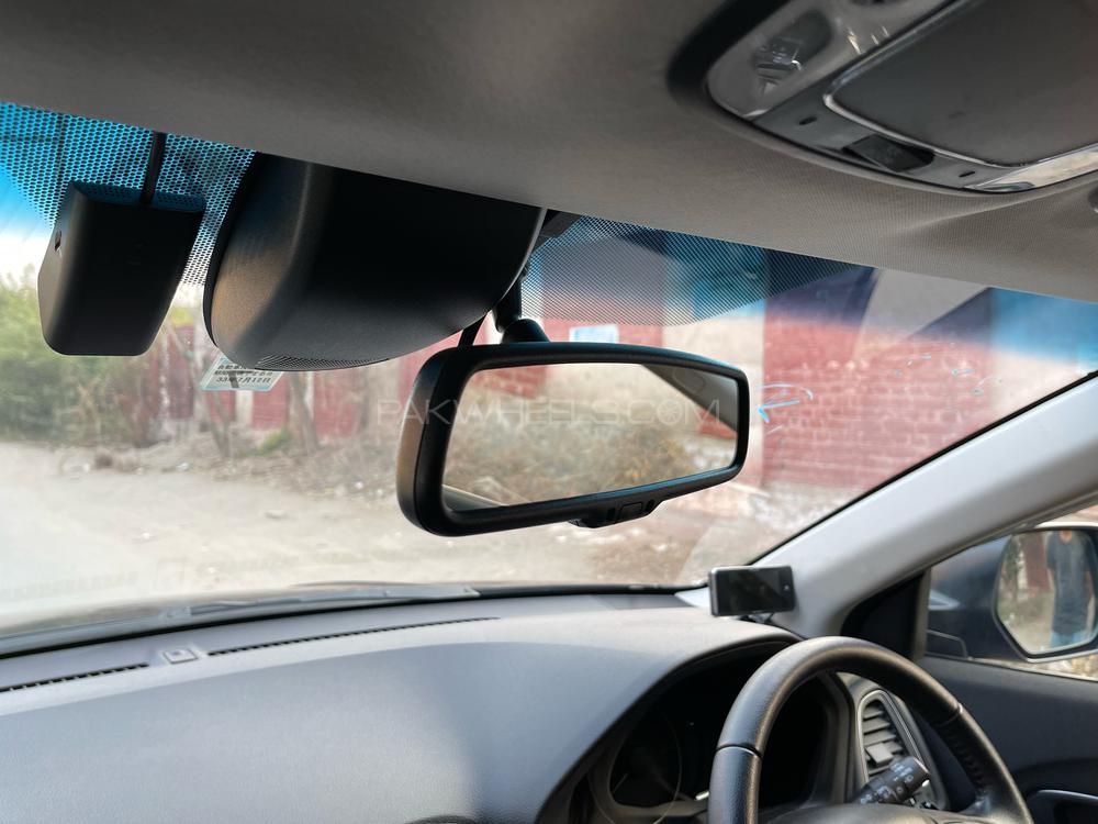 Honda Vezel 2018 for Sale in Faisalabad Honda Vezel 2018 for Sale in Faisalabad Image-19