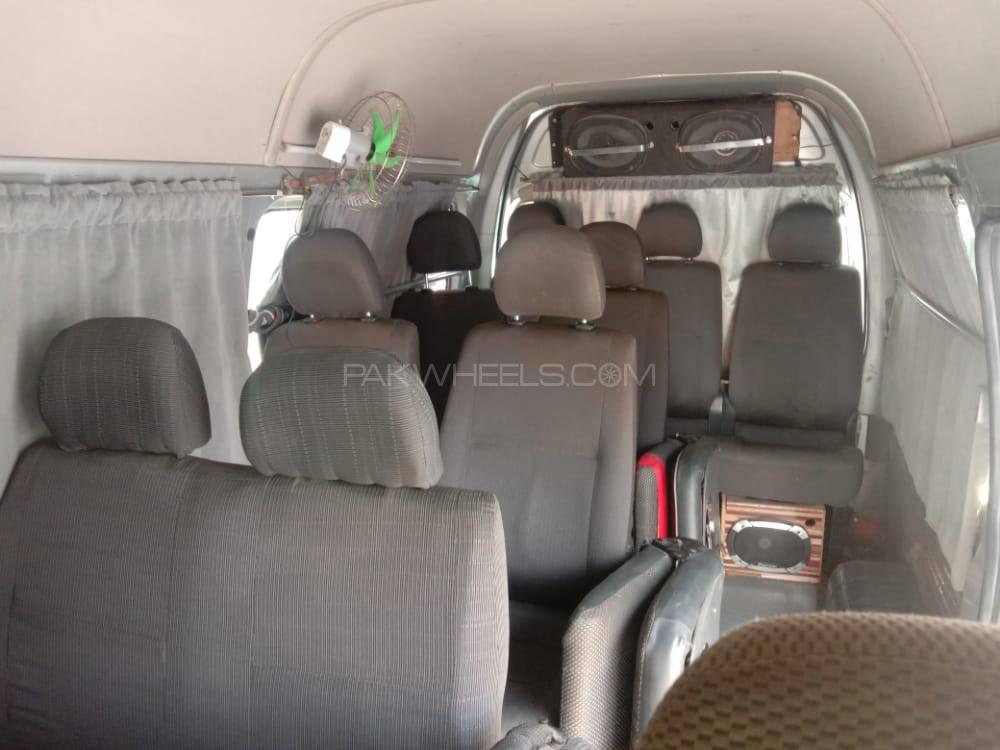 Toyota Hiace 2010 for Sale in Karachi Toyota Hiace 2010 for Sale in Karachi Image-2