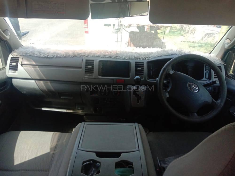 Toyota Hiace 2010 for Sale in Karachi Toyota Hiace 2010 for Sale in Karachi Image-4