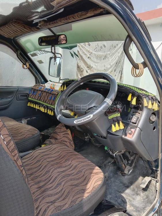 Toyota Hiace 2002 for Sale in Rawalpindi Toyota Hiace 2002 for Sale in Rawalpindi Image-5