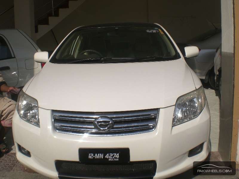 Toyota Corolla Axio 2006 for Sale in Multan Image-1