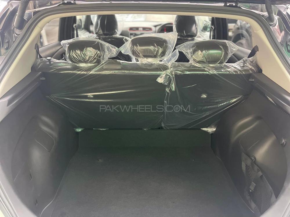 Nissan Leaf 2018 for Sale in Lahore Nissan Leaf 2018 for Sale in Lahore Image-12