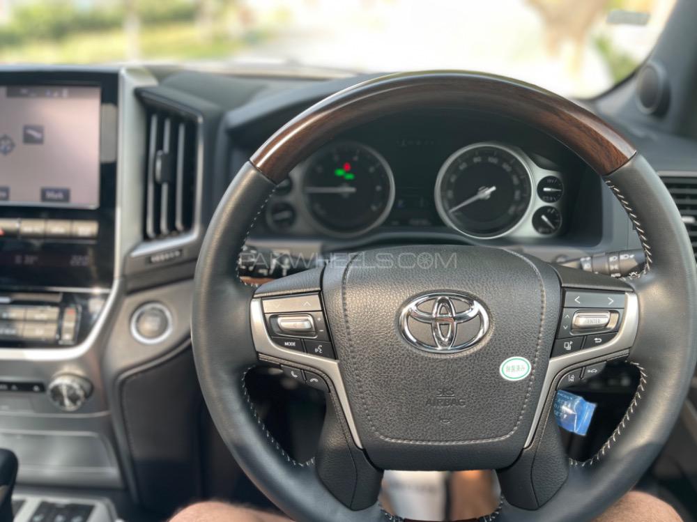 Toyota Land Cruiser 2016 for Sale in Lahore Toyota Land Cruiser 2016 for Sale in Lahore Image-9