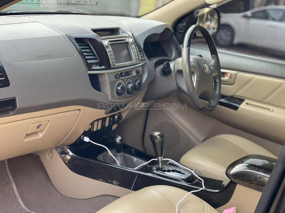Toyota Hilux 2012 for Sale in Gujrat Toyota Hilux 2012 for Sale in Gujrat Image-2