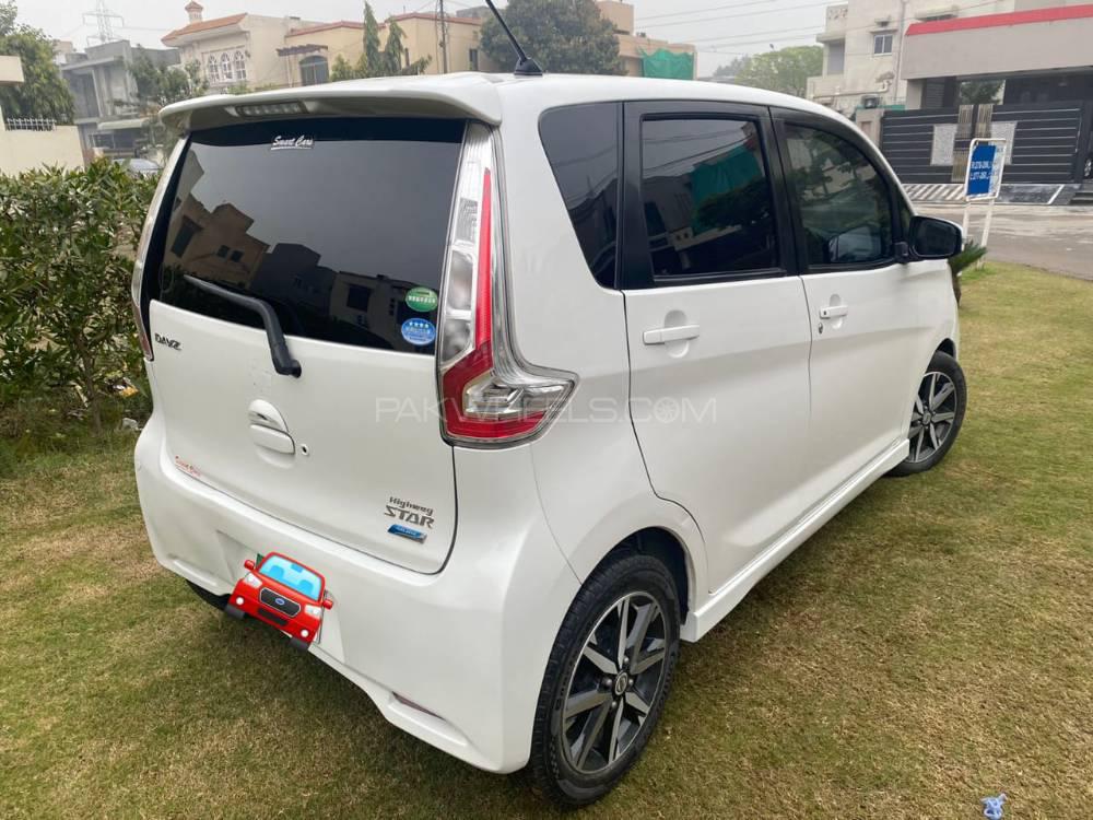 Nissan Dayz Highway Star 2017 for Sale in Lahore Nissan Dayz Highway Star 2017 for Sale in Lahore Image-4