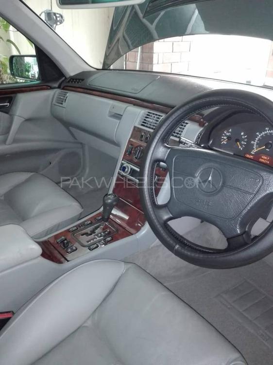Mercedes Benz E Class 2000 for Sale in Lahore Mercedes Benz E Class 2000 for Sale in Lahore Image-4