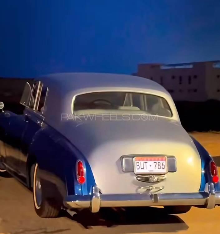 Rolls Royce Phantom - 1957  Rolls Royce Phantom - 1957  Image-3