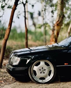 Mercedes Benz E Class - 1986