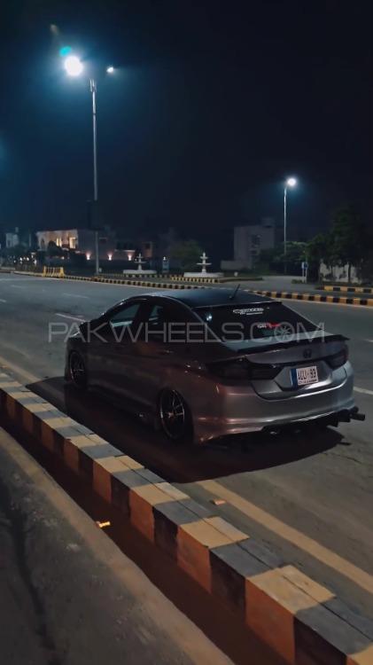 Honda City - 2022 Silver Shadow Image-1