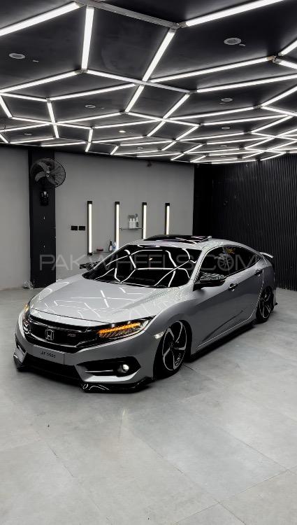 Honda Civic - 2020 Silver civic x Image-1