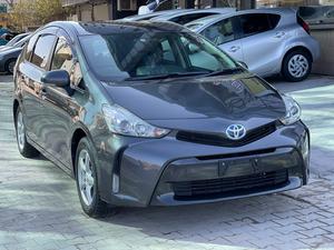 Toyota Prius Alpha S L Selection 2017 for Sale in Islamabad