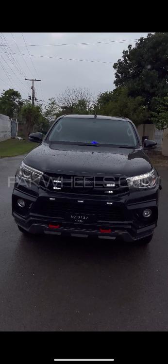 Toyota Hilux - 2020 Revo Image-1