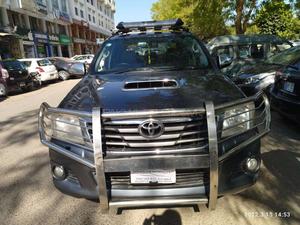 Toyota Hilux Invincible 2013 for Sale in Islamabad