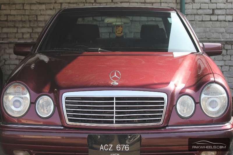 Mercedes Benz E Class 1996 for Sale in Lahore Image-1