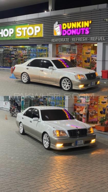 Toyota Crown - 2002 Royal Stance Image-1