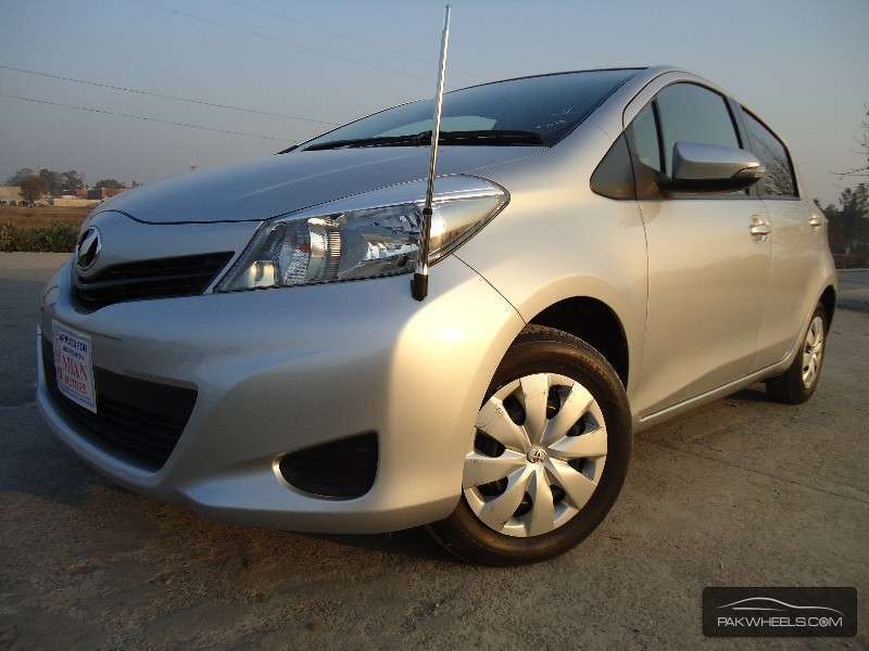 Toyota Vitz 2011 for Sale in Attock Image-1