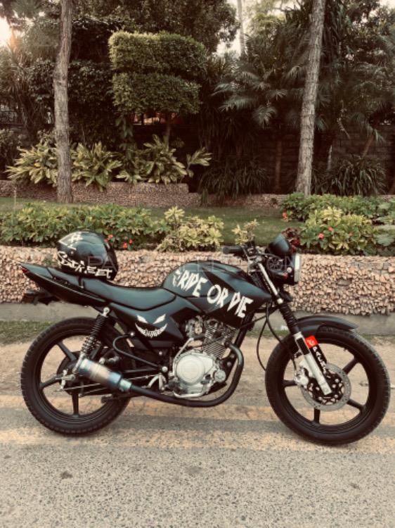 Yamaha YBR 125G - 2023 Venom Image-1