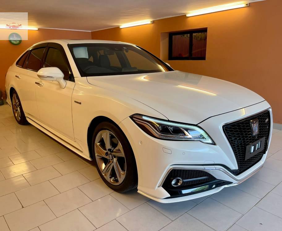 Toyota crown 2018 года