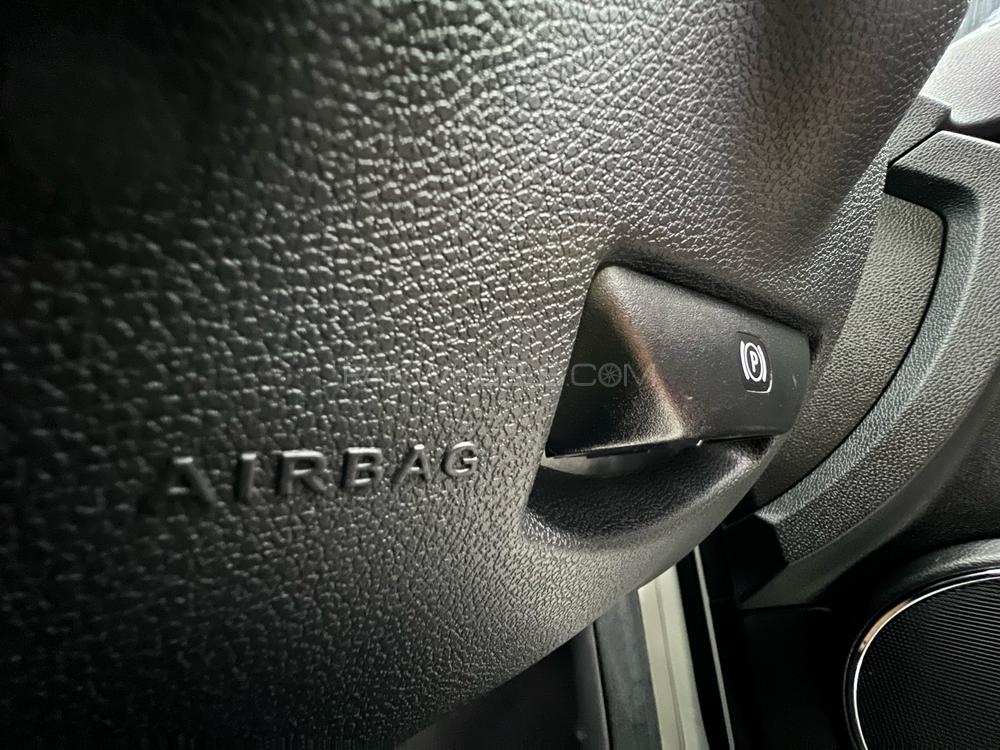 Mercedes Benz C Class 2010 for Sale in Karachi Mercedes Benz C Class 2010 for Sale in Karachi Image-18