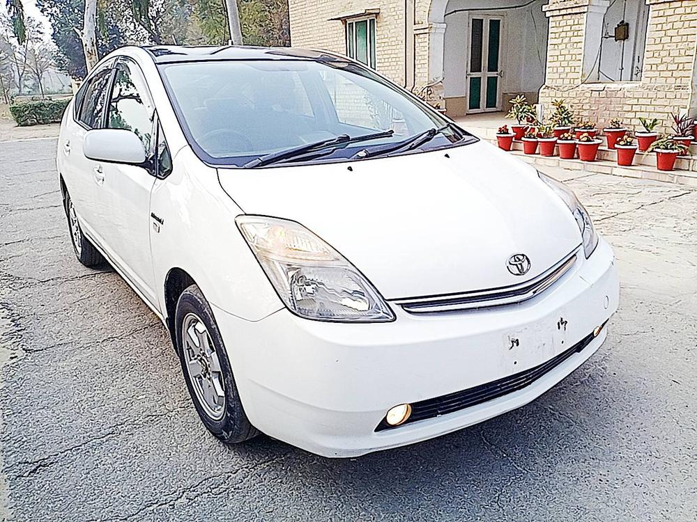 Toyota Prius 2010 for Sale in Mian Wali Image-1