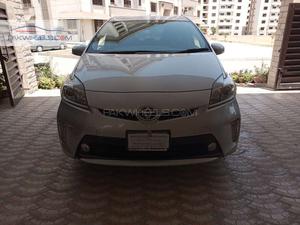 Toyota Prius S LED Edition 1.8 2013 for Sale in Islamabad
