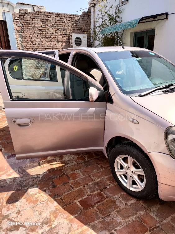 Toyota Vitz 2000 for Sale in Islamabad Image-1