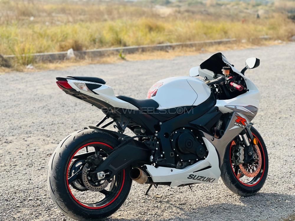 Suzuki GSX-R600 - 2015 Gxsr 600 Image-1