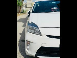 Toyota Prius G LED Edition 1.8 2014 for Sale in Wah cantt