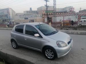 Toyota Vitz 2000 for Sale in Mardan