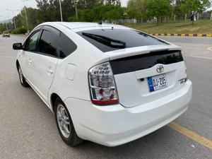 Toyota Prius 2011 for Sale in Islamabad