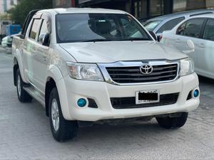 Toyota Hilux Vigo Champ G 2015 for Sale in Islamabad