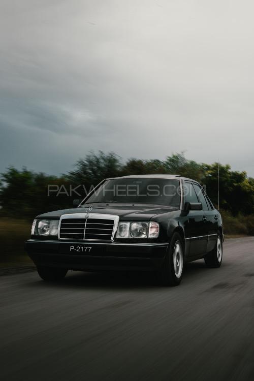 Mercedes Benz E Class - 1986 W124 Image-1